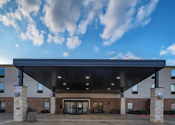 Holiday Inn Express & Suites N Waco Area - West By Ihg