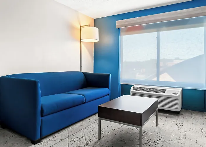 Holiday Inn Express & Suites Detroit - Novi By Ihg