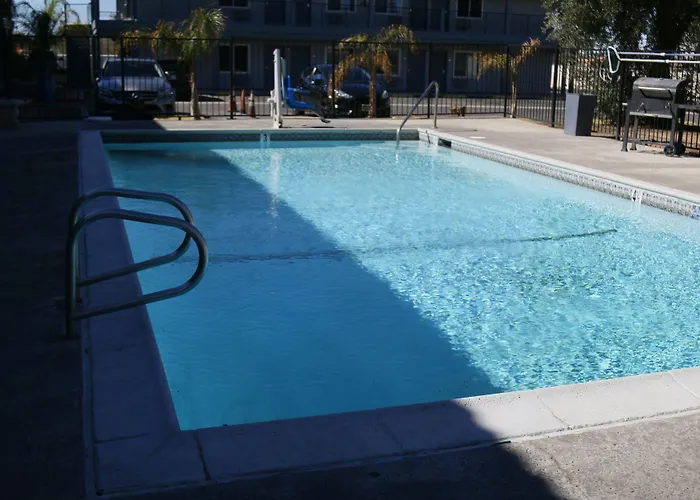 Days Inn By Wyndham Victorville