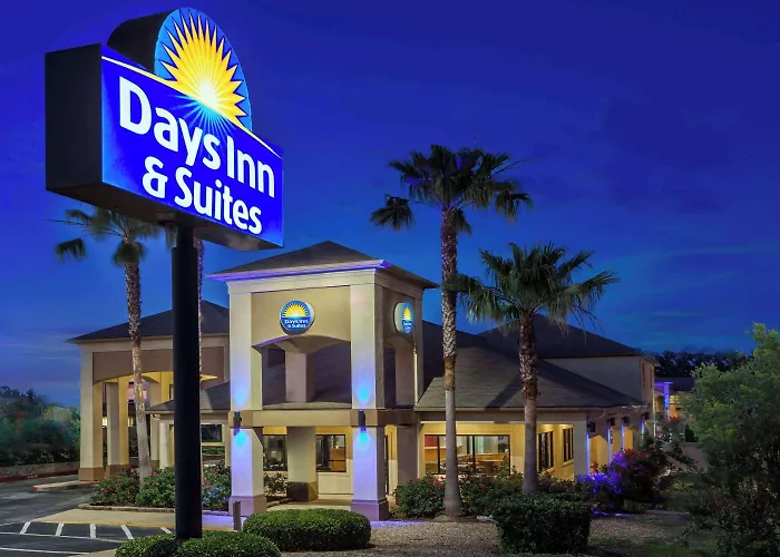 Days Inn & Suites By Wyndham Huntsville