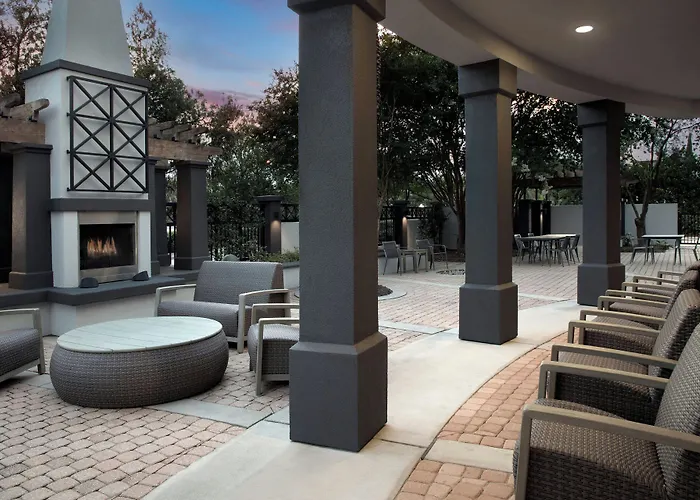 Courtyard By Marriott Pensacola Downtown