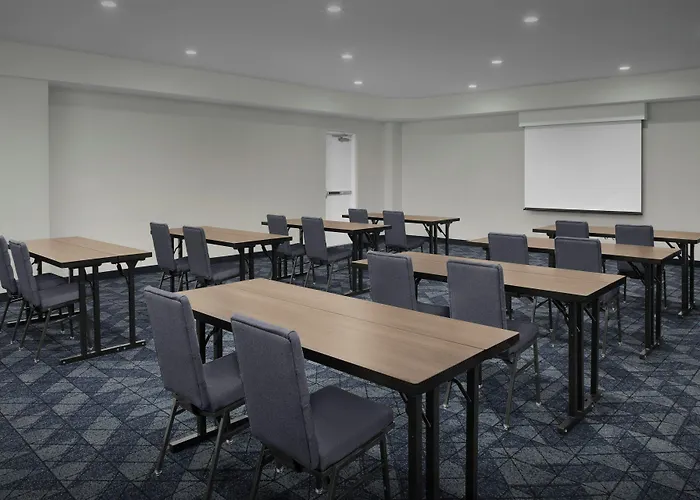 Courtyard By Marriott Pensacola Downtown