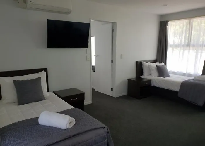 Durham Court Motor Inn