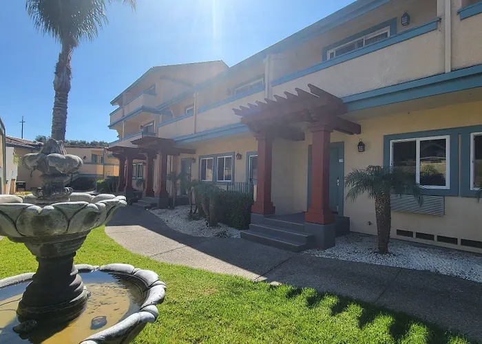 Marinwood Inn & Suites