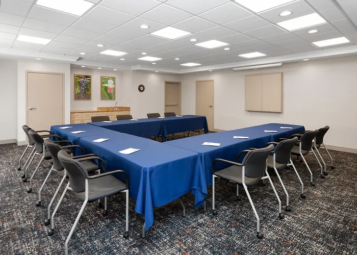 Hampton Inn And Suites Alexandria