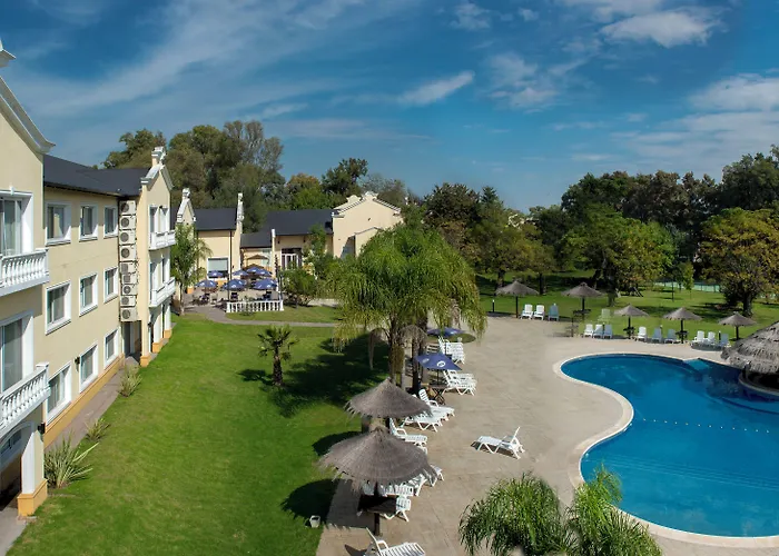 Howard Johnson Pilar Resort Spa & Convention Center