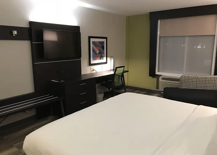 Holiday Inn Express Hotel & Suites Canton By Ihg