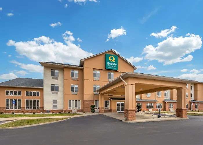 Quality Inn & Suites Near Owensboro & Holiday World Gold Award Winner
