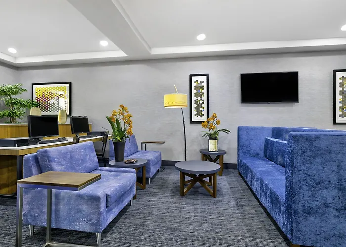 Holiday Inn Express Hotel & Suites Kansas City - Grandview By Ihg