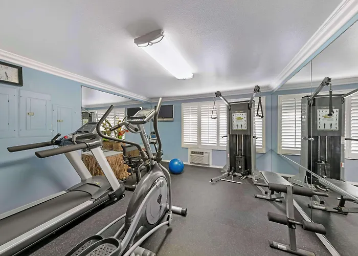 Best Western Harbour Inn & Suites Huntington - Sunset Beach