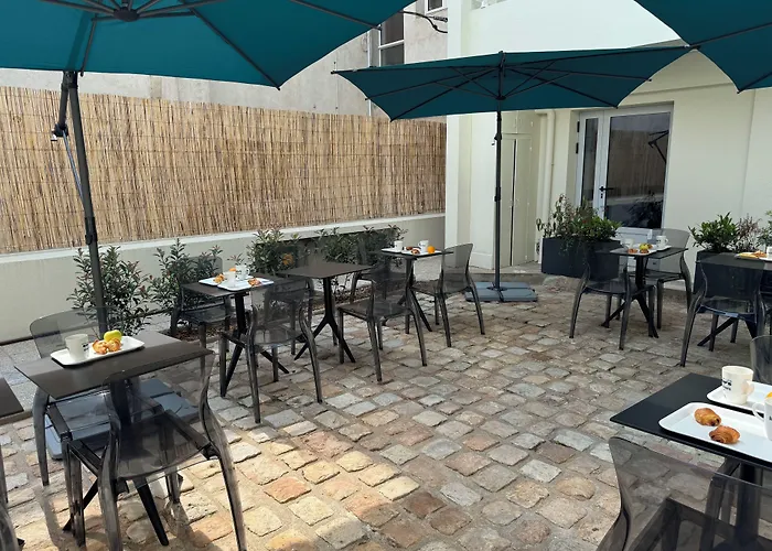 Kyriad Saumur Hyper Centre Hotel, Appartements, Seminaires Et Spa Soins Sothys Paris