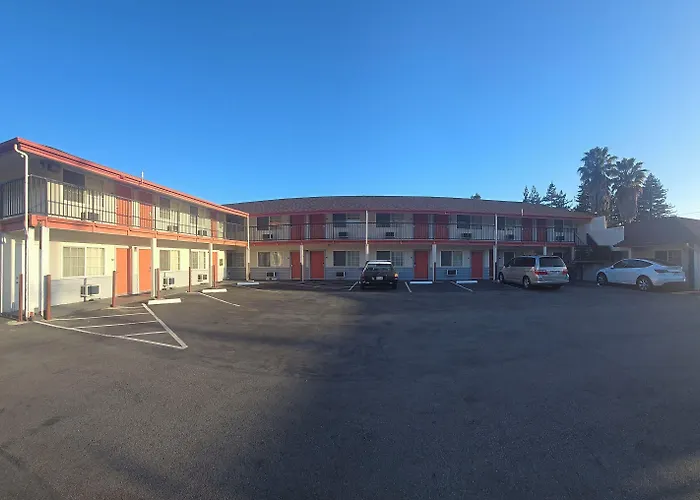 National 9 Motel