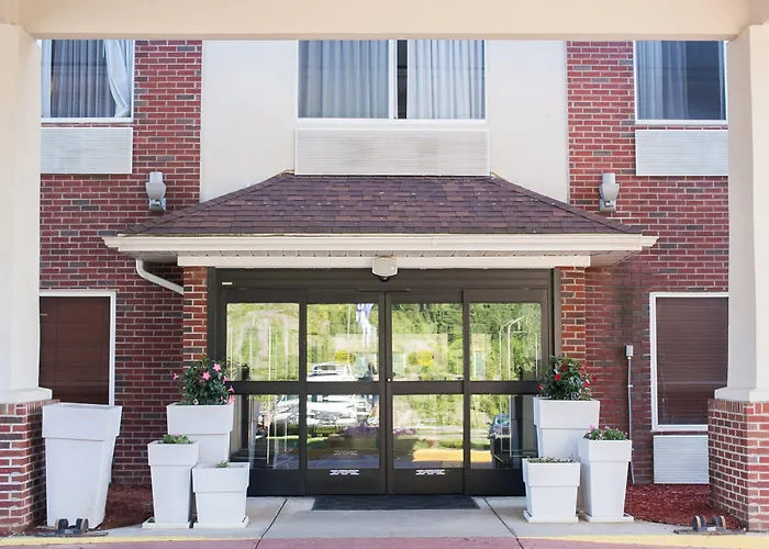Holiday Inn Express & Suites Logan, An Ihg Hotel