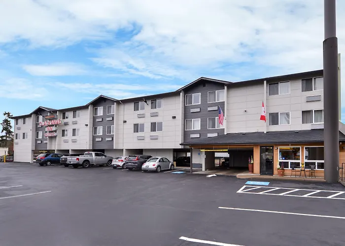 Clackamas Inn And Suites
