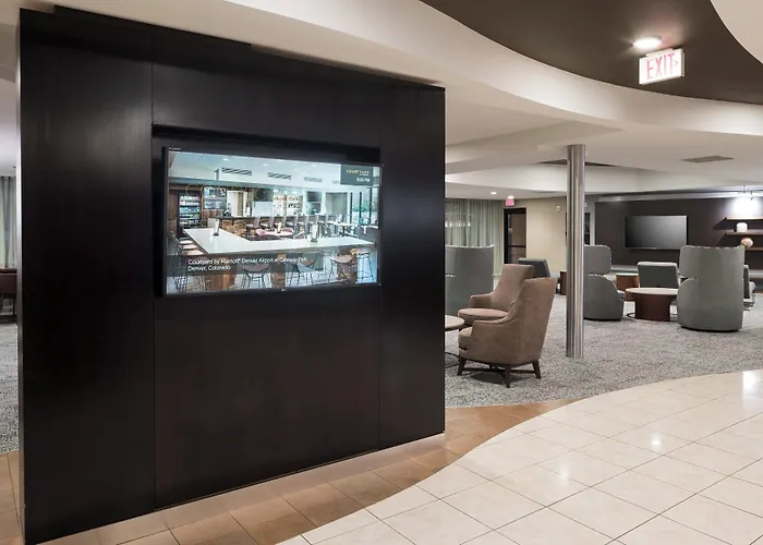 Courtyard By Marriott West Orange