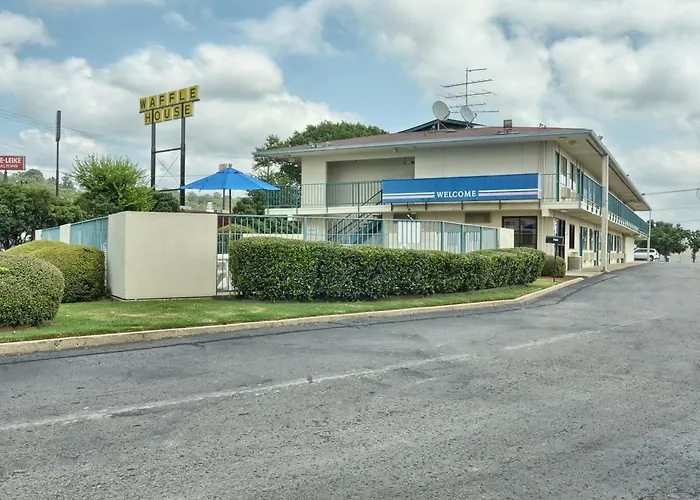 Skyline Inn