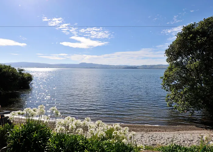 Black Swan Lakeside Boutique Hotel