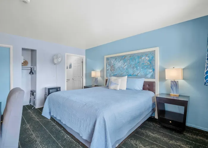 Bluebird Day Inn & Suites