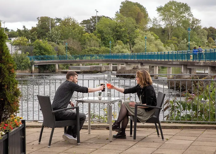 Riverside Hotel