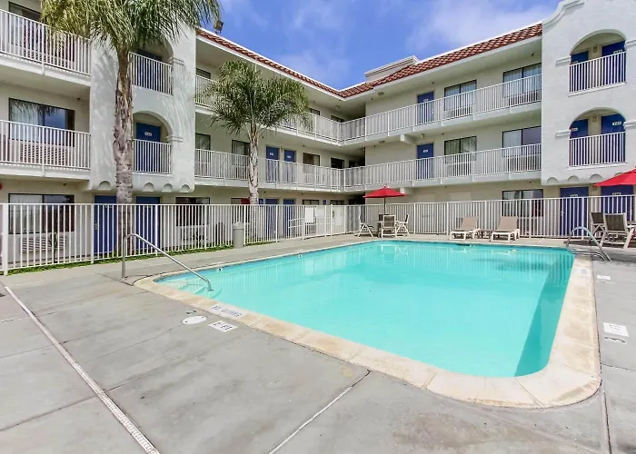 Hotel B5 -Watsonville