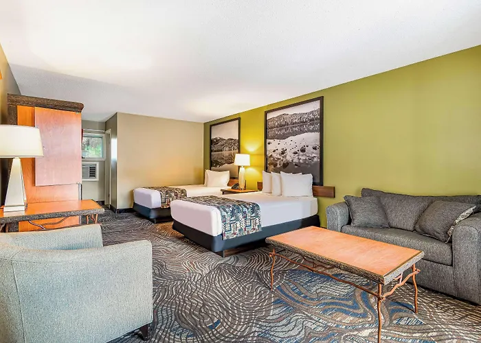 Super 8 By Wyndham Lake George/Downtown