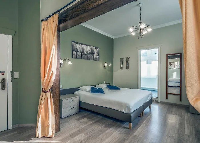 New Hotel De Lives