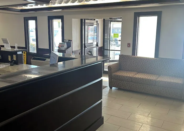 Americas Best Value Inn & Suites Thief River Falls