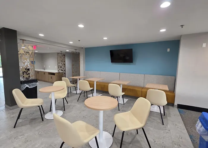 Microtel Inn & Suites By Wyndham Brandon