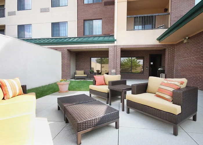 Courtyard By Marriott Chicago Bloomingdale