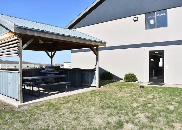 Heartland Hotel & Suites