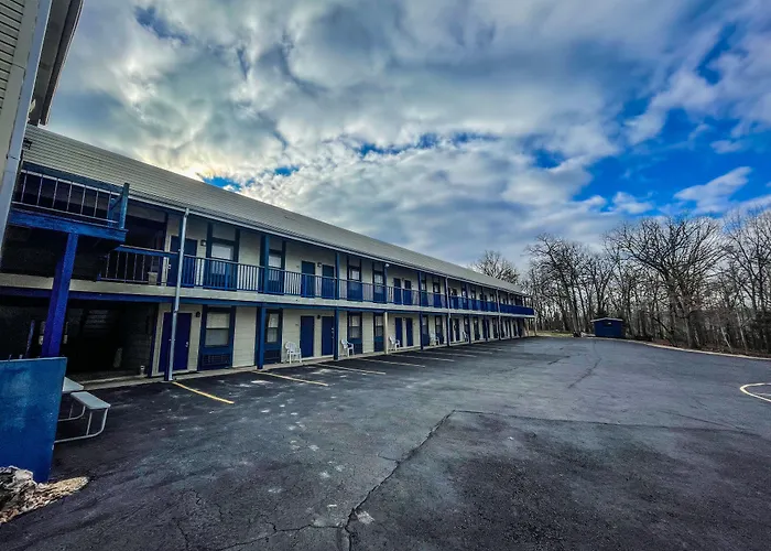 The No Wake Inn - Osage Beach