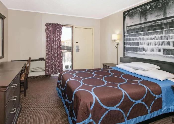 Super 8 By Wyndham Lubbock Civic Center North