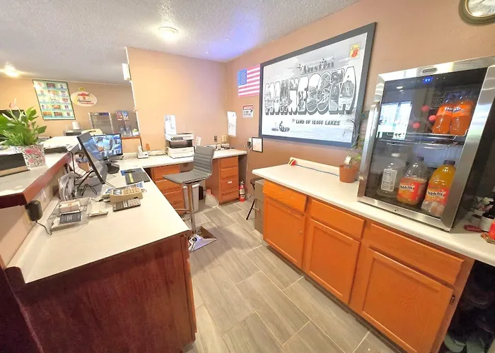 Super 8 By Wyndham Austin Mn