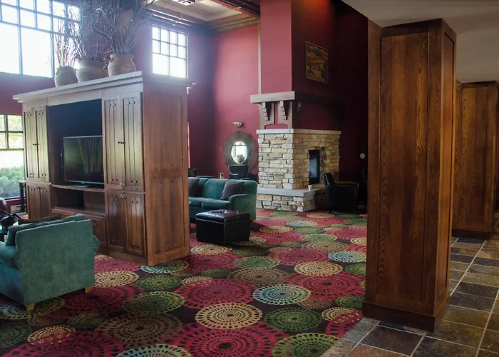 Holiday Inn Hotel Pewaukee-Milwaukee West By Ihg