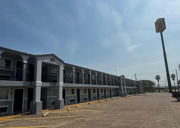 Super 8 By Wyndham La Marque Tx/Texas City Area
