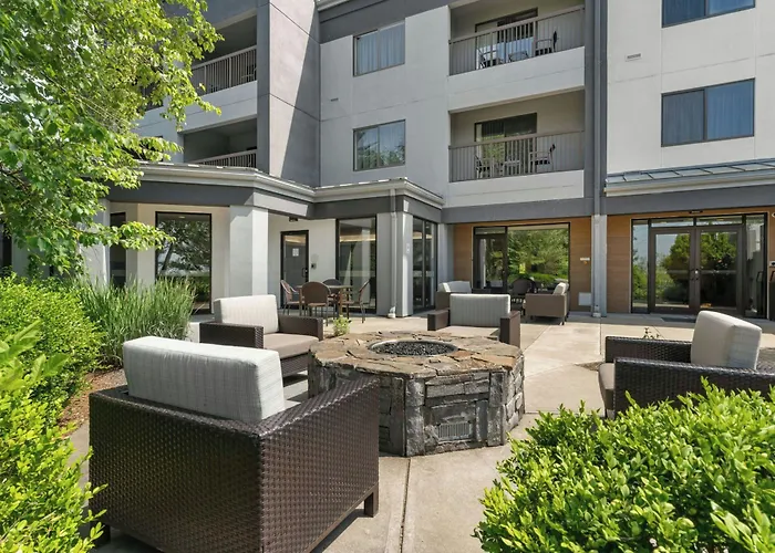 Courtyard Burlington Williston