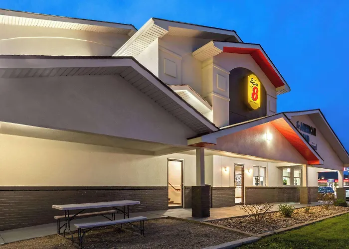 Super 8 By Wyndham Summersville - New River National Park