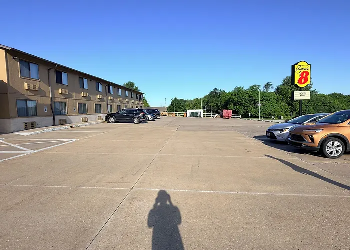 Super 8 By Wyndham Macomb