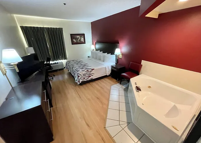 Red Roof Inn Clyde
