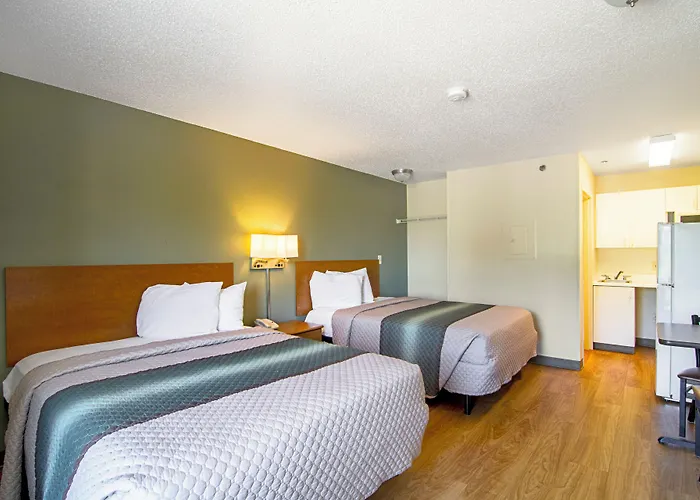 Hometowne Studios By Red Roof Chicago - Waukegan