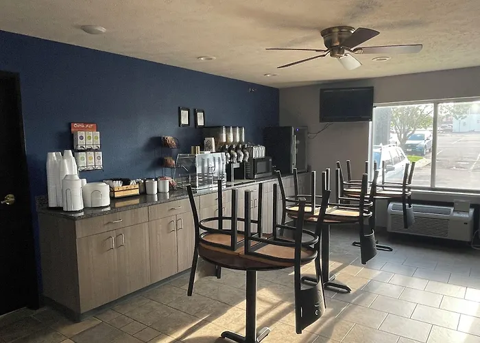 New Victorian Inn & Suites Lincoln