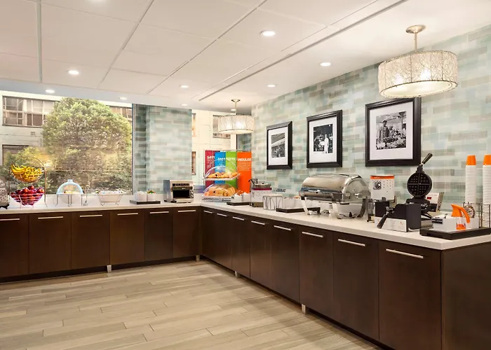 Hampton Inn & Suites, By Hilton - Vancouver Downtown