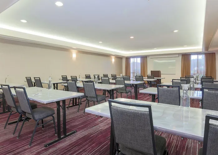 Courtyard By Marriott Monroe Airport