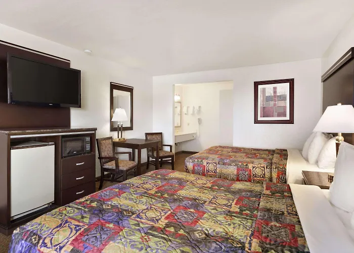 Days Inn By Wyndham Oceanside