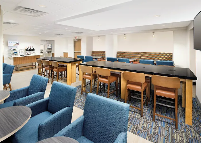 Holiday Inn Express & Suites College Park - University Area By Ihg