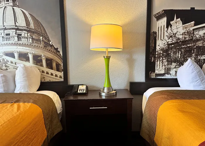 Super 8 By Wyndham Meridian