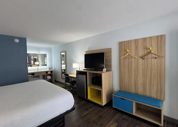 Econo Lodge University