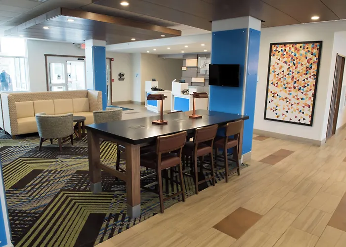 Holiday Inn Express & Suites - Dayton Southwest By Ihg