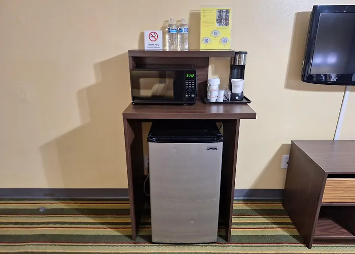 Super 8 By Wyndham Weslaco