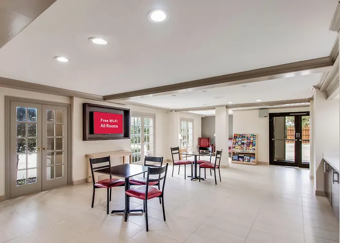 Red Roof Inn Plus+ Dallas - Addison